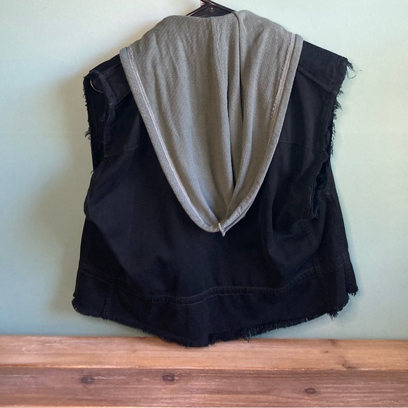 R&R Surplus Vintage style French Ruffle Cropped Hooded Sleeveless Vest - Picture 3 of 5